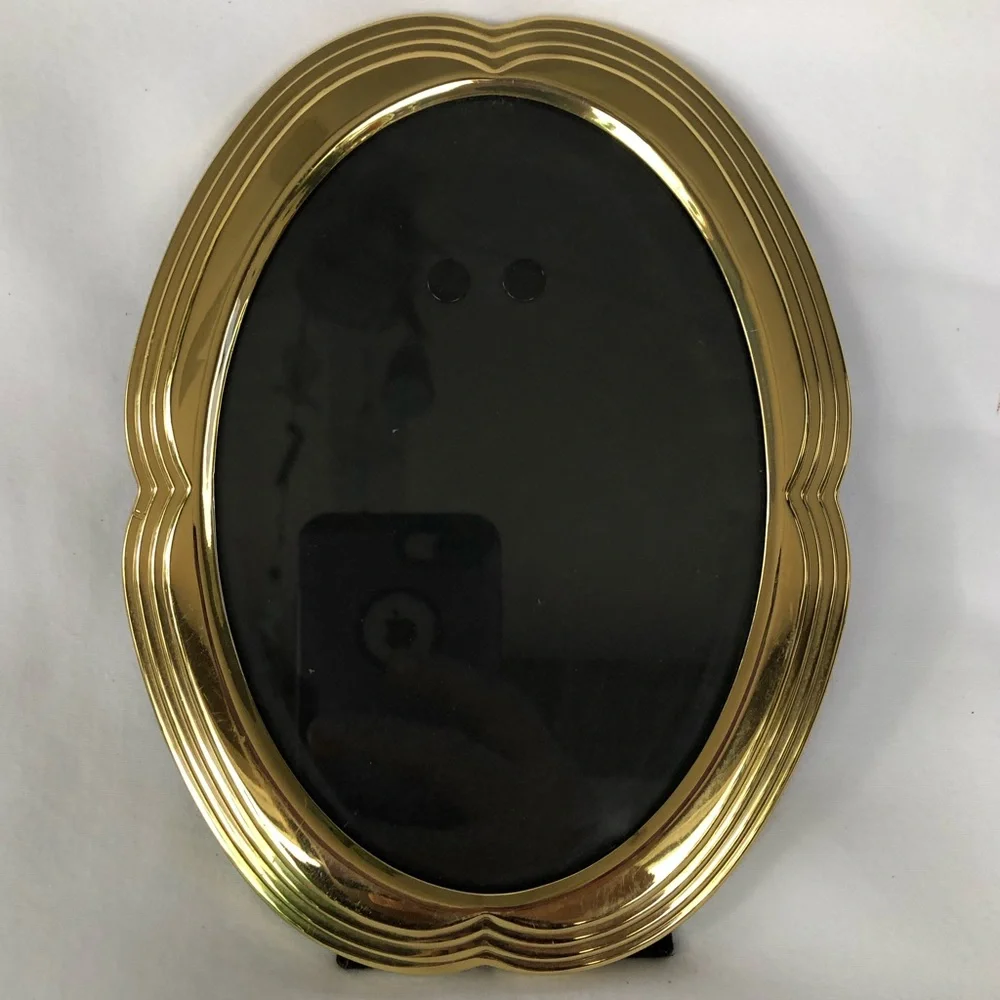 Vintage Picture Photo Frame Metal Brass Free Standing Wall Hanging 5” x 7” Oval